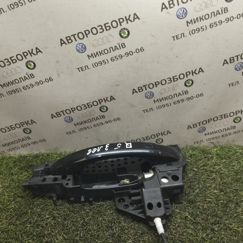 Держатель наружной ручки двери, задней левой 8T0837885A VAG