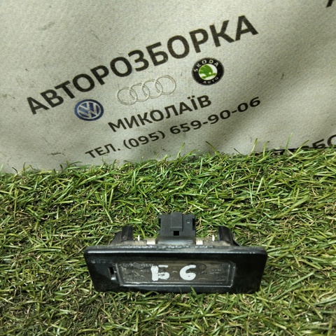 Фонарь освещения номерного знака 8T0943021 VAG