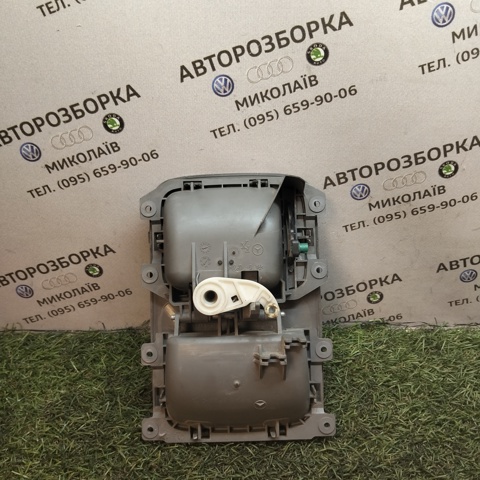 VAG A9067600061 Ручка двери задней (распашной) правая внутренняя в наличии Днепр