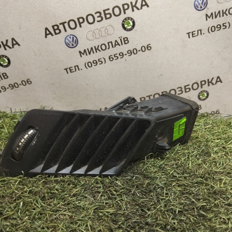 Решетка вентиляции салона на "торпедо", левая A9068300254 MERCEDES