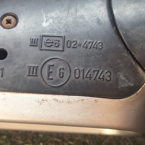 Накладка зеркала заднего вида, правая E1010481 VAG