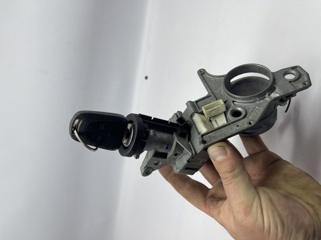 GM 2421430 Замок зажигания в наличии Каменское