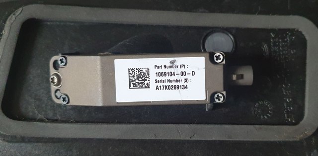TESLA 109230600E Накладка стойки кузова внешняя центральная левая в наличии Чернигов