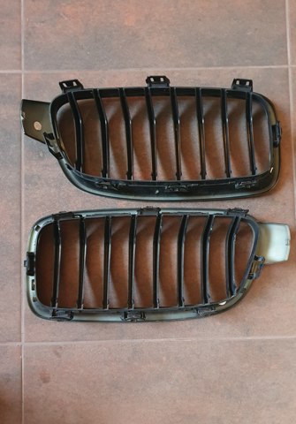 BMW 18801310 Решетка радиатора в наличии Тернополь