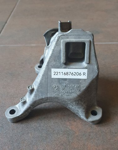 Кронштейн подушки (опоры) двигателя, правой 22116784826 BMW