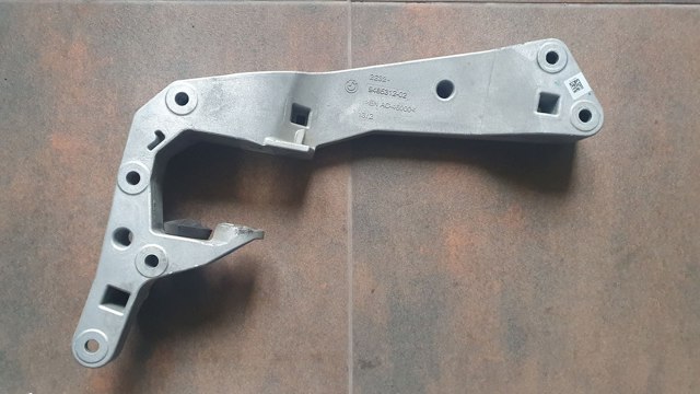 Крепление кпп 22319485312 BMW