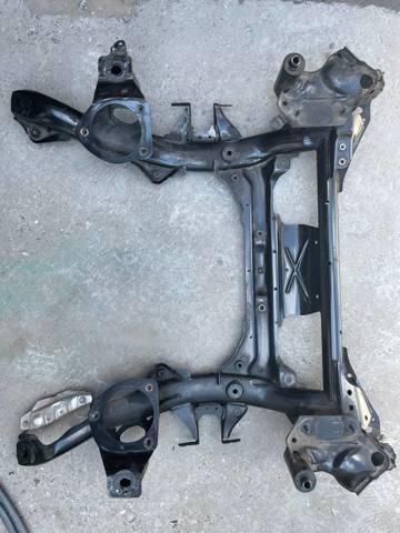 Подрамник передней подвески 31106872121 BMW