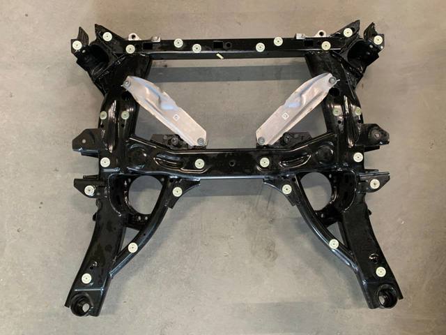 Балка передней подвески 31106883131 BMW