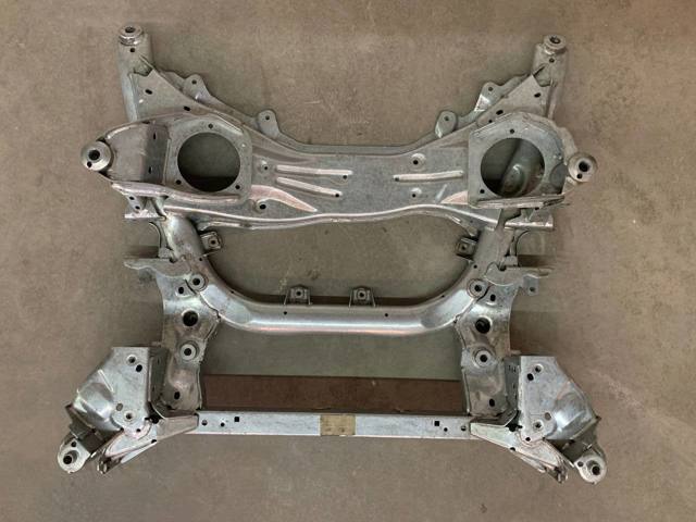 Подрамник передней подвески 31108841116 BMW