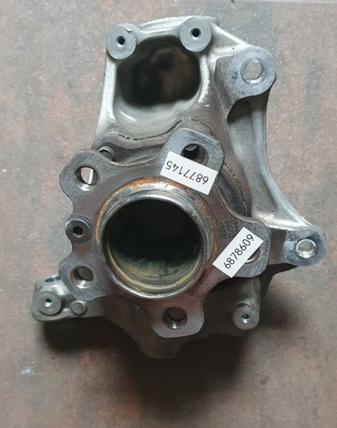 Цапфа передняя левая 31216877145 BMW