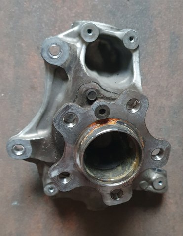 Цапфа (поворотный кулак) передний правый 31216877146 BMW