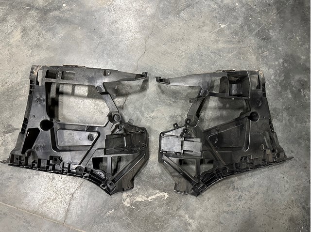 Направляющая заднего бампера, левая 51127427967 BMW