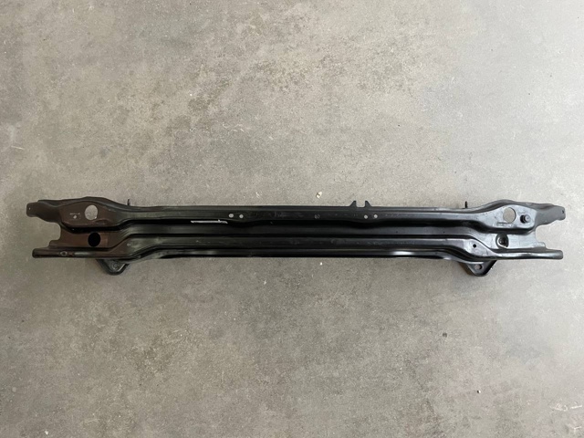 Шина бампера заднего 51127428022 BMW