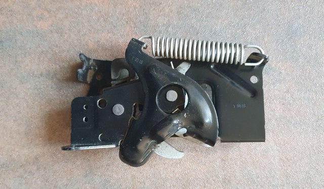 51237242549 BMW Замок капота правый купить в Полтава