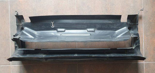 Нижний воздуховод радиатора 51747290609 BMW
