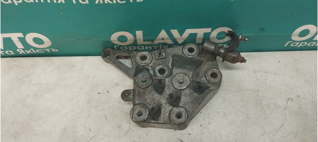 182132 PEUGEOT Кронштейн подушки (опоры) двигателя правой купить в Ровно