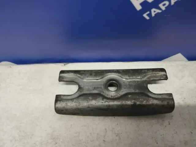 Кронштейт крепления форсунки 1842766 FORD