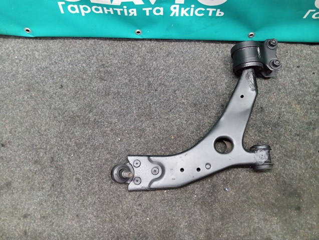 Правый рычаг передней нижней подвески 31277465 VOLVO
