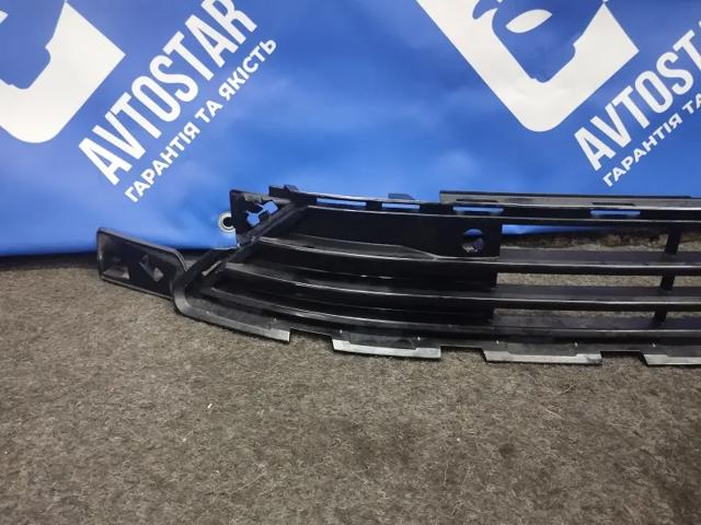 VOLVO 31663679 Решетка бампера в наличии Ужгород