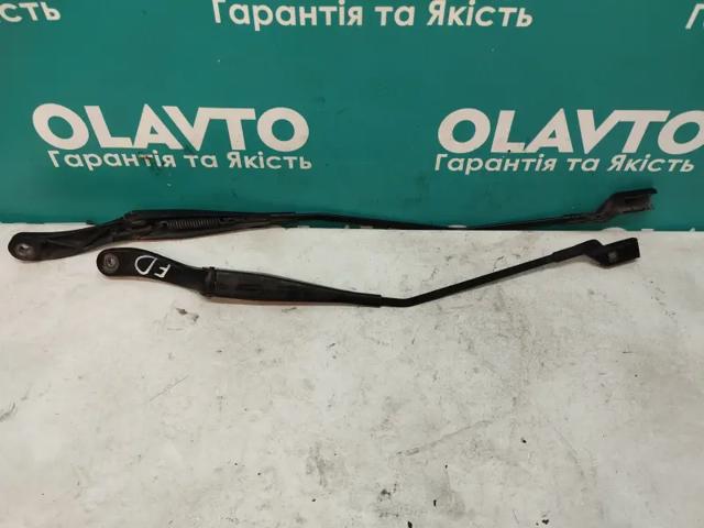 Поводок дворника Fiat Doblo II