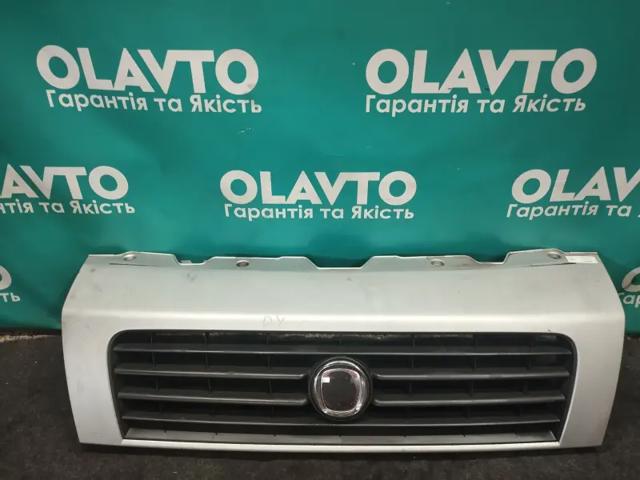 Решетка радиатора 735432548 FIAT