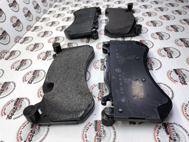 MERCEDES A0004201505 Передние тормозные колодки в наличии Ужгород