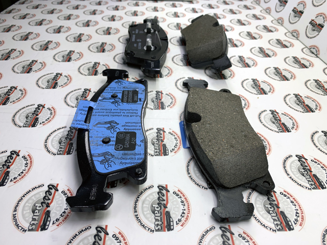 MERCEDES A0004208804 Передние тормозные колодки в наличии Житомир