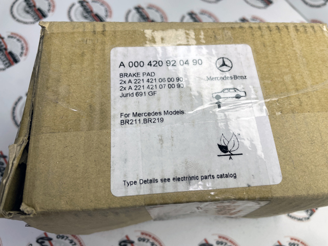 MERCEDES 000420920490 Передние тормозные колодки в наличии Николаев