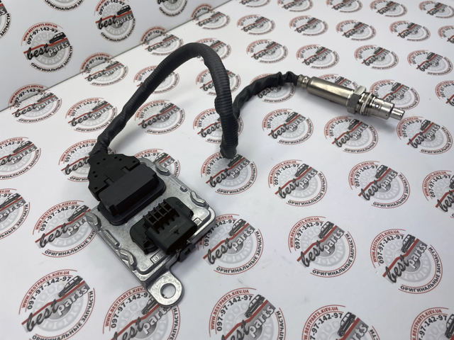 MERCEDES 000905801187 Датчик оксидов азота NOX передний в наличии Львов