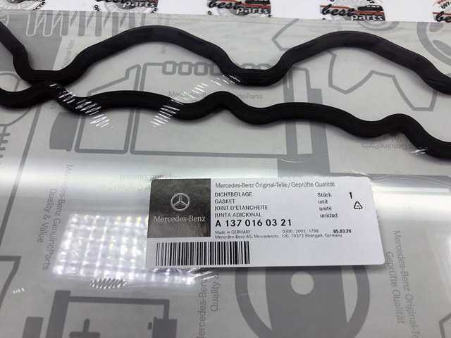 MERCEDES A1370160321 Прокладка клапанной крышки двигателя правая в наличии Запорожье