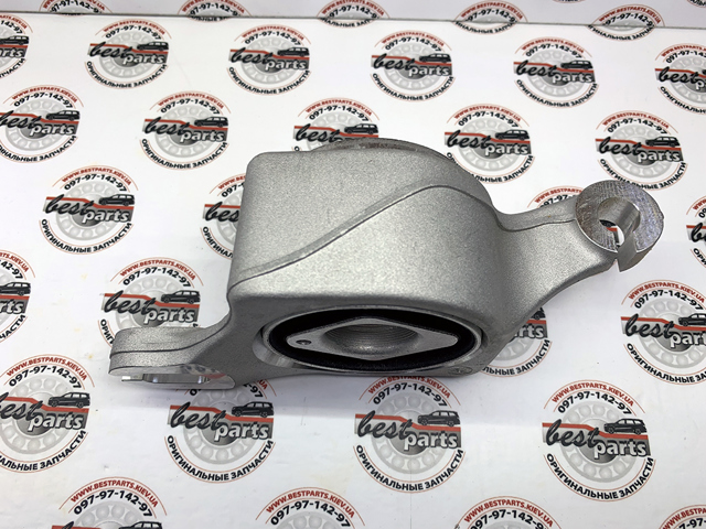Сайлентблок передней подвески 1663300243 MERCEDES