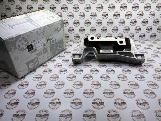 2462402417 MERCEDES Правая подушка двигателя купить в Николаев