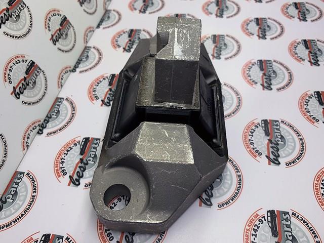 30723702 VOLVO Правая подушка двигателя купить в Ужгород