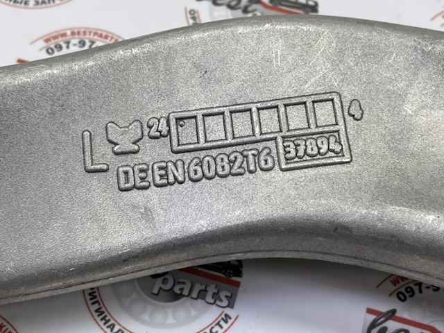 Рычаг передней подвески нижний левый 31106861165 BMW