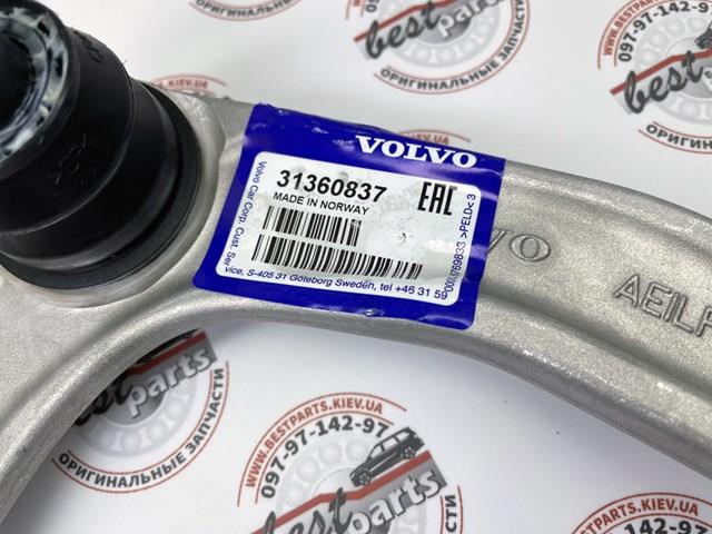 31360837 VOLVO Рычаг передней подвески верхний правый купить в Николаев