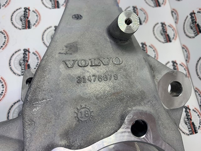 31476879 VOLVO Цапфа (поворотный кулак) передний правый купить в Украина