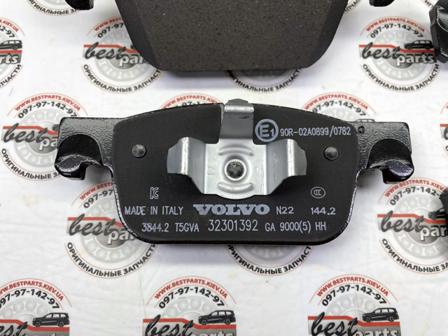 32373348 VOLVO Передние тормозные колодки купить в Чернигов