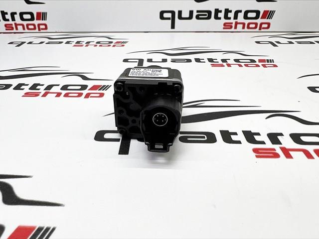 7P6980551C Камера системы обеспечения видимости купить Львов
