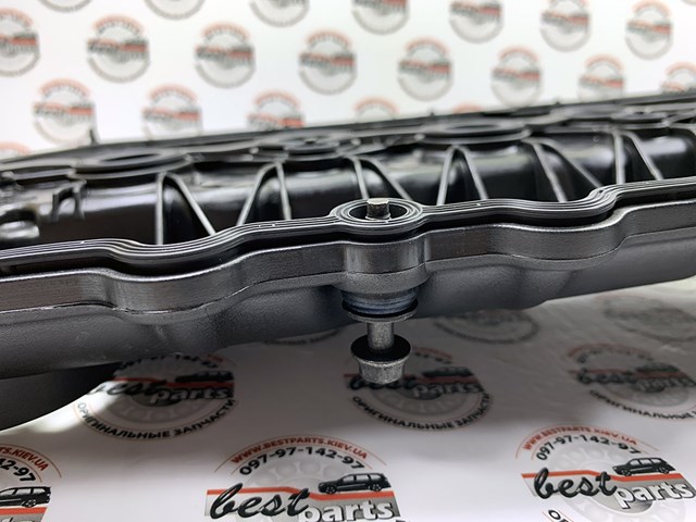 95810513531 PORSCHE Крышка клапанная купить в Украина
