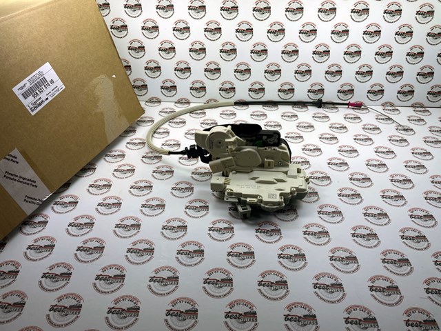PORSCHE 95853101600 Замок двери задней правой в наличии Полтава