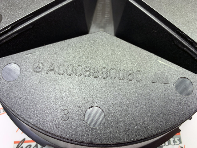 Кронштейн эмблемы решетки радиатора A0008880060 MERCEDES