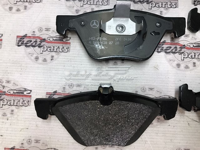 MERCEDES 0044200720 Колодки тормозные передние дисковые в наличии Житомир