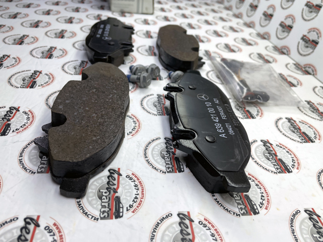 MERCEDES A0064204320 Передние тормозные колодки в наличии Киев