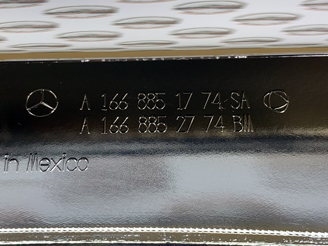 Ободок (окантовка) фары противотуманной левой A1668851774 MERCEDES