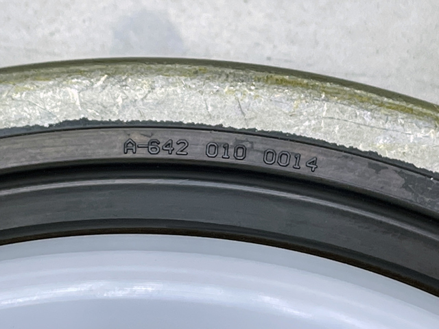 Сальник коленвала задний A6420100314 MERCEDES