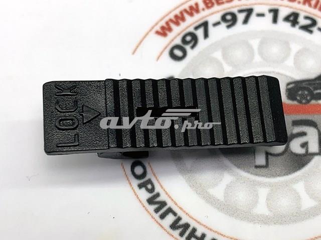 DKJ000010 LAND ROVER Фиксатор щетки стеклоочистителя купить в Львов