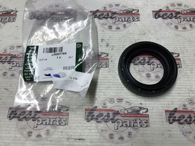LR007769 LAND ROVER Сальник хвостовика редуктора переднего моста купить в Ровно