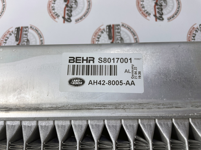 Радиатор системы охлаждения двигателя LR010964 LAND ROVER
