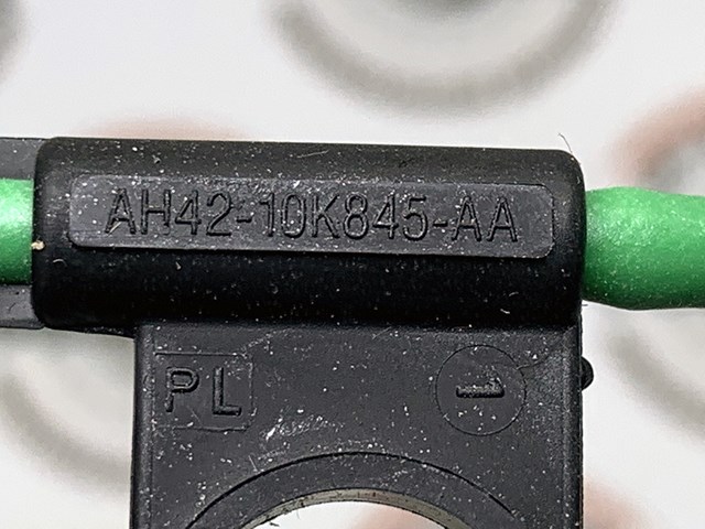 LR012824 LAND ROVER Датчик износа тормозных колодок передний купить в Хмельницкий