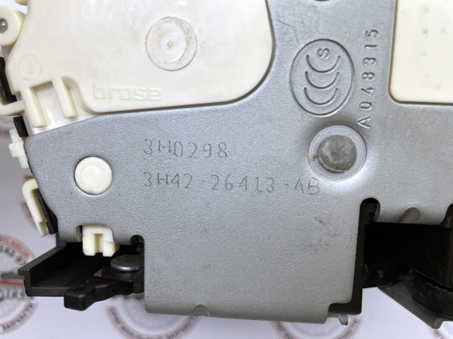 LR013381 LAND ROVER Замок двери задней левой купить в Запорожье